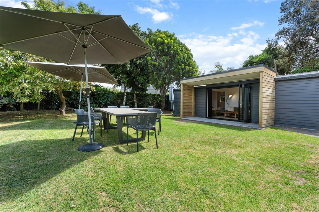 House 2 - 3 Bedrooms, Full bathroom and Kitchen