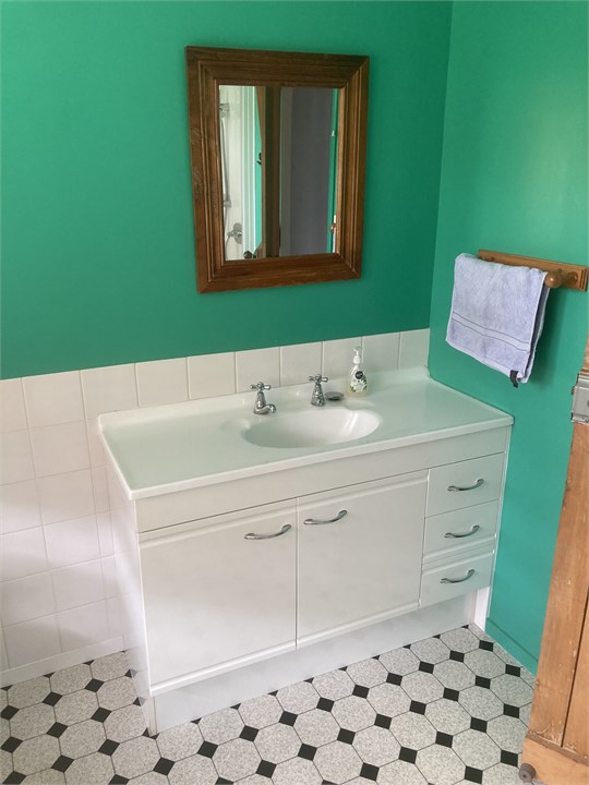 Main Bathroom upstairs