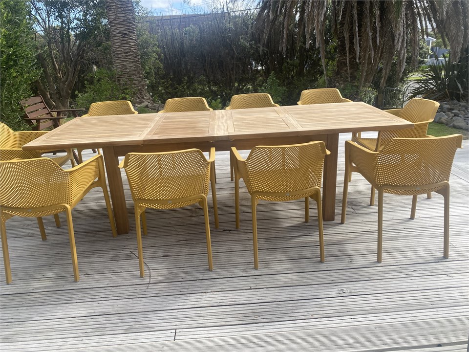 New outdoor table setting