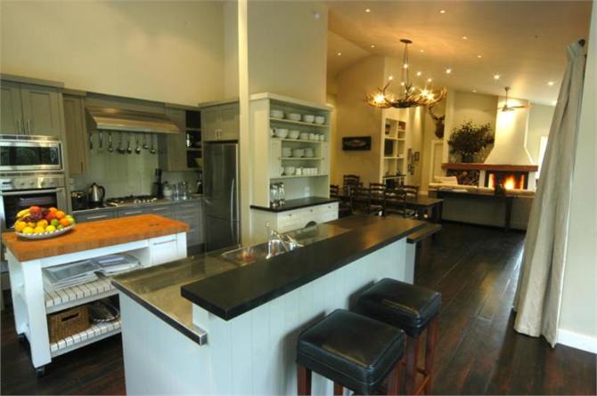 Kitchen with double oven and island