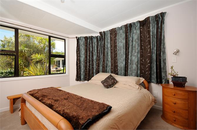 Queen tempur-pedic bed