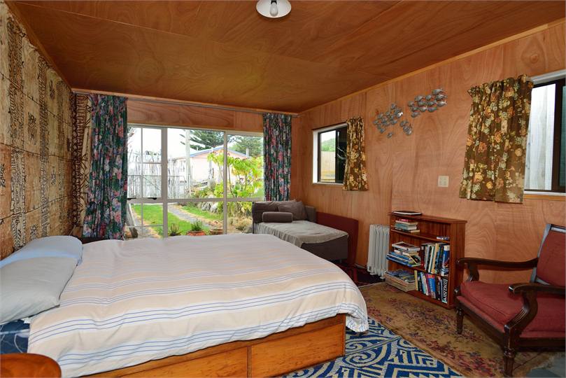 Bedroom 4 (in the Sunset Shack)
