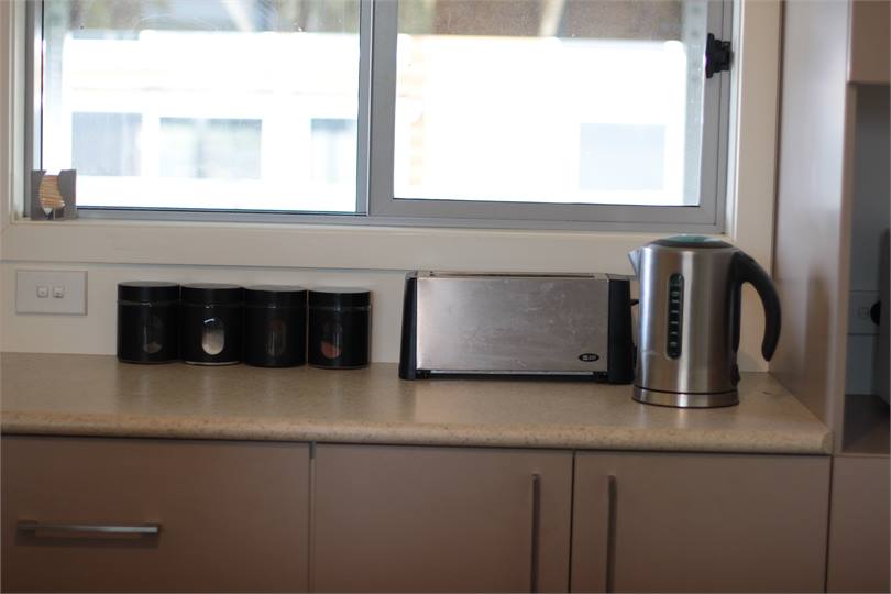 4 slice toaster, complimentary tea/coffee/milo