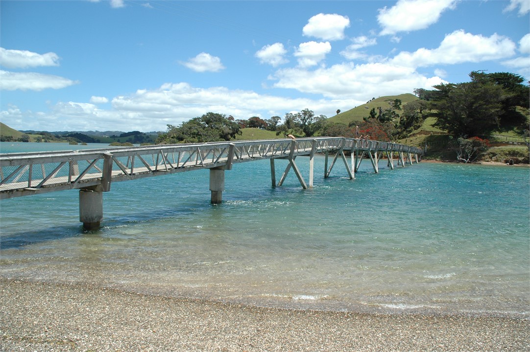 Pataua Estuary- footbridge lfrom Pataua South to N