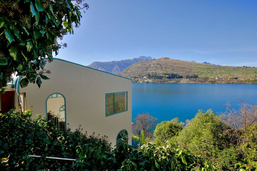 Frankton House (Bachcare) Queenstown Holiday Home for rent Holiday