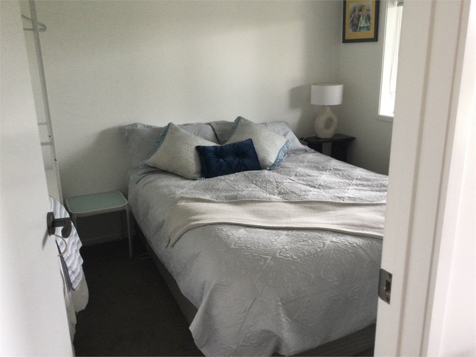 Bedroom 2, queen bed