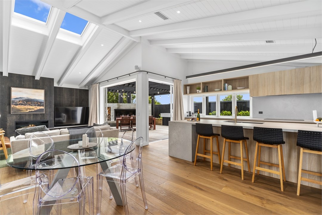 Lavish at the Lake Taupo Taupo Central Town Holiday Home for rent