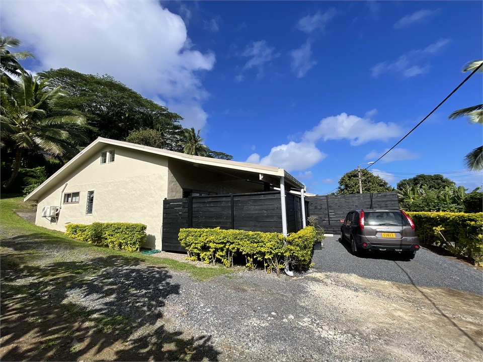 Car park can fit 2 vehicles