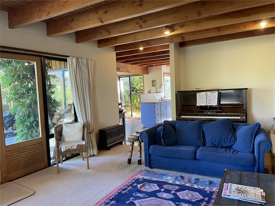 The sitting room towards the kitchen
