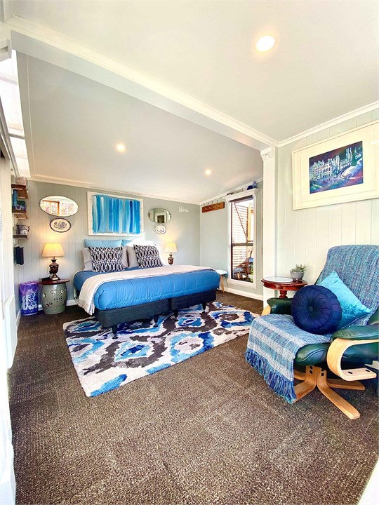 Queen isze bed or can be twin singles