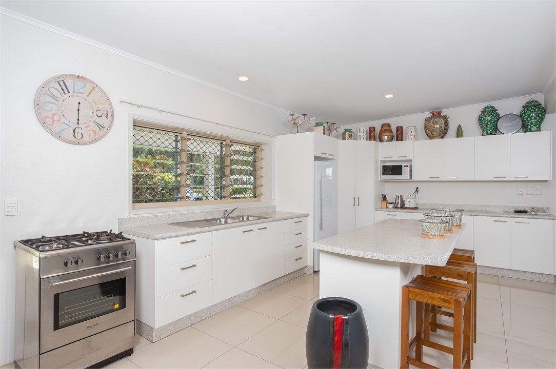 Large Modern Kitchen