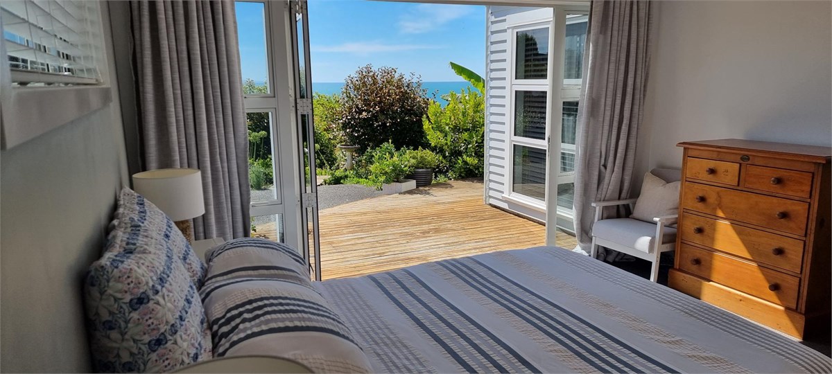 Queen 2, wake up to views of the coastal garden an