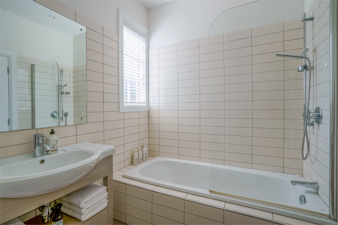 Shared full bathroom