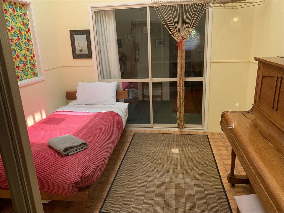 Atrium with King Single bed