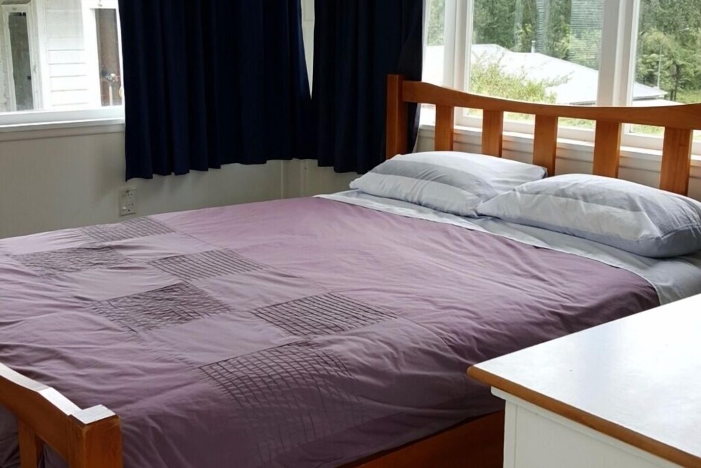 Shearer's Quarters bedroom 1