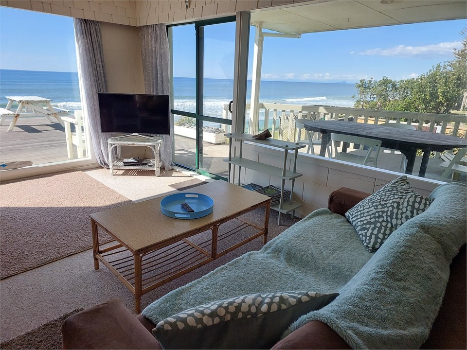Casual Lounge to Ocean Views