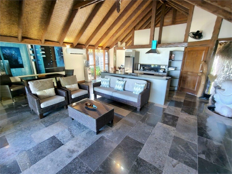 Large Luxe Living Area - Beachfront.