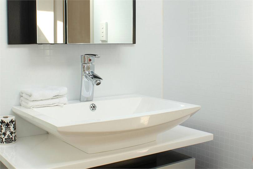 Bathroom style Apt A