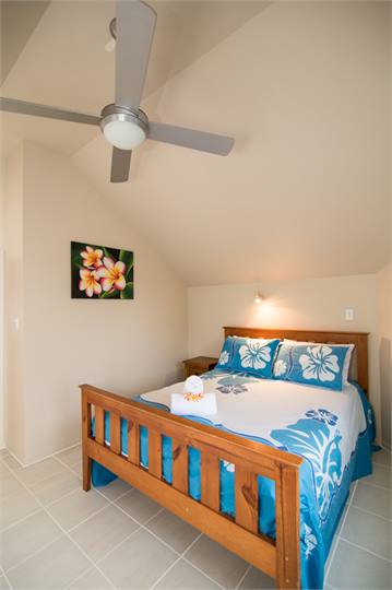 Upstairs room 3 - 1 x queen bed