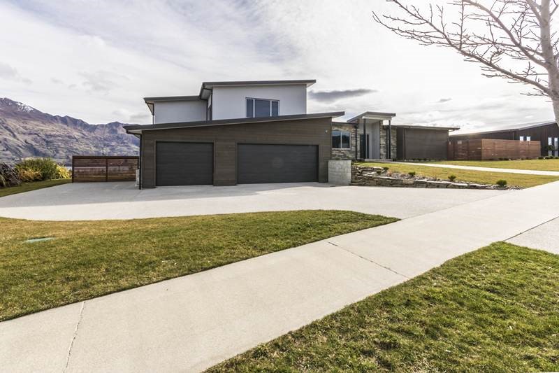 Room for Car or Boat down the side