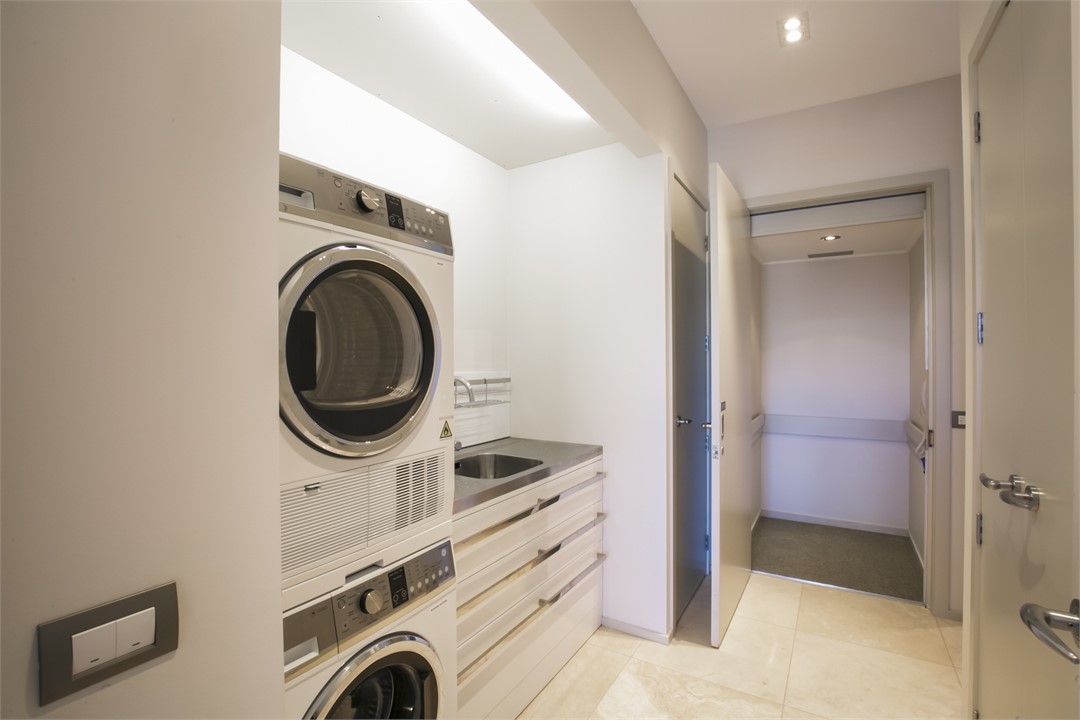 Laundry and lift to 3 levels