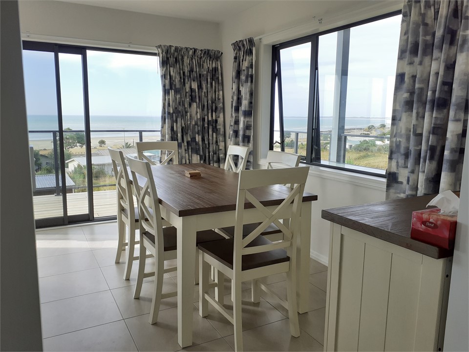 Dining room with sea view ...