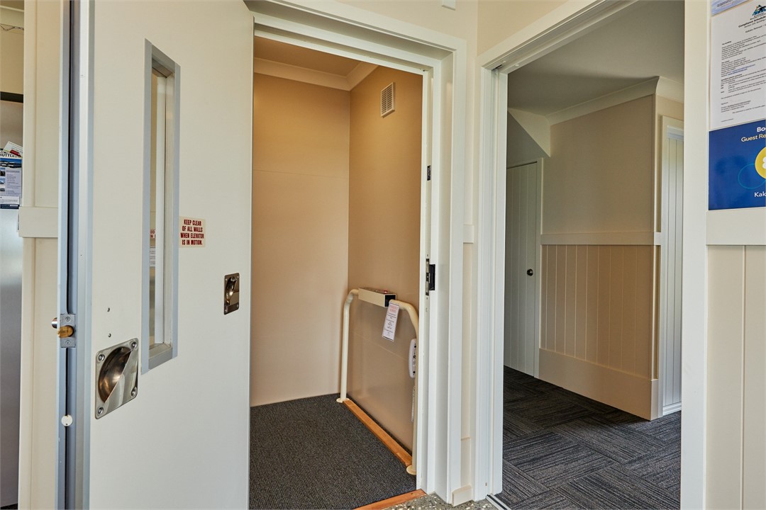 Lift between middle floor and ground floor