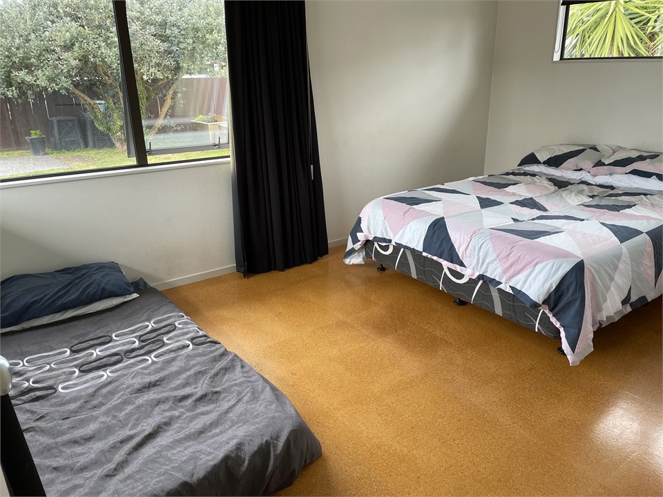 Bedroom 2 - Queen - Mattress in place