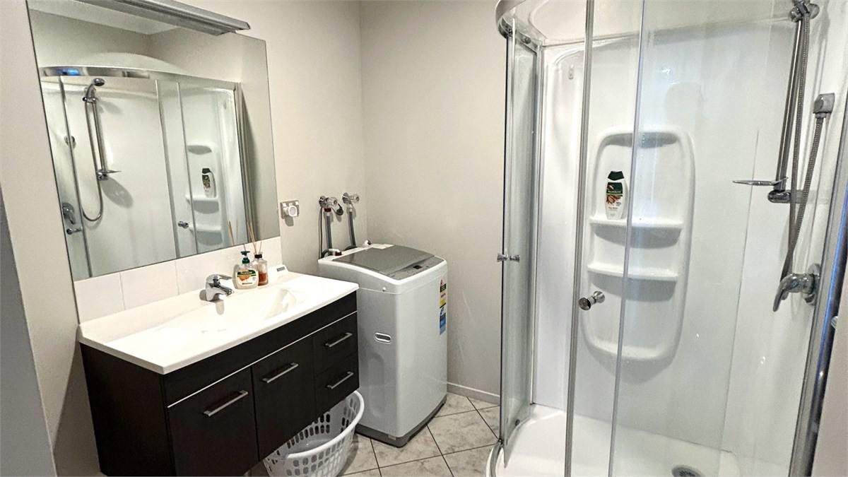 Bathroom with Washing Machine