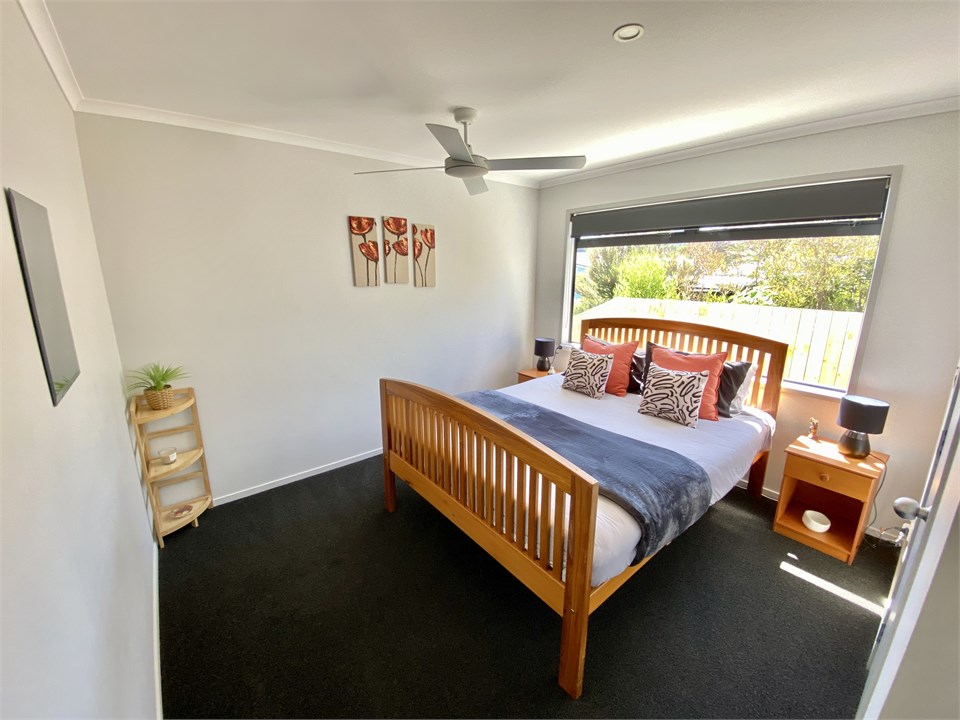 Bedroom 4 - Queen bed