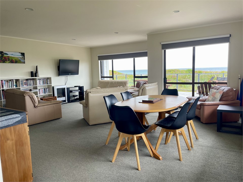 Dining area - Extendable table that will seat 8 to