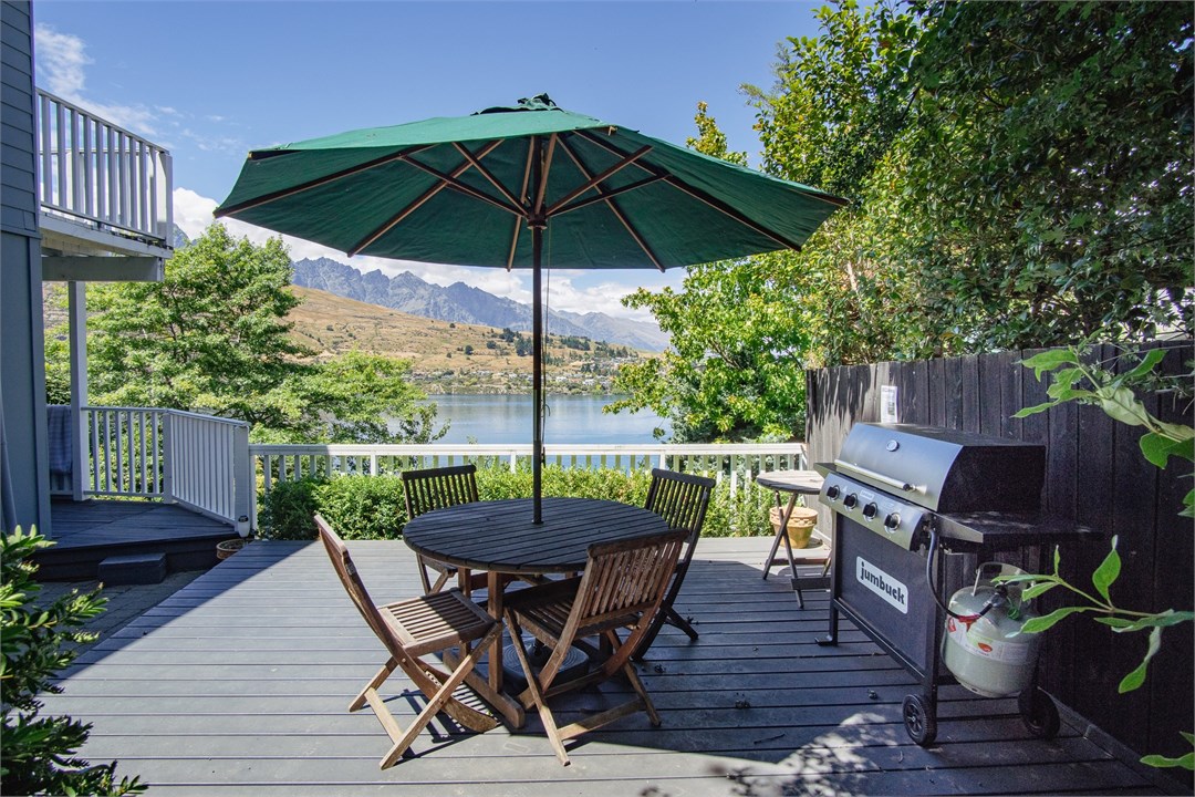 BBQ Area (cooking oil and utensills provided)