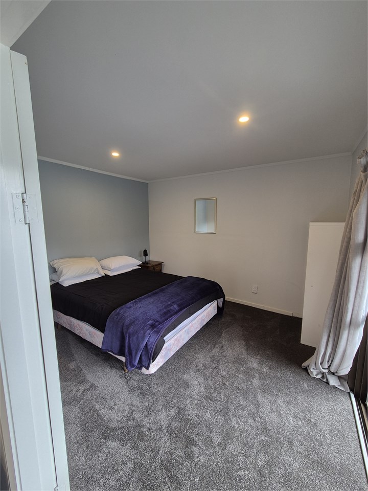 Downstairs bedroom 6 , queen