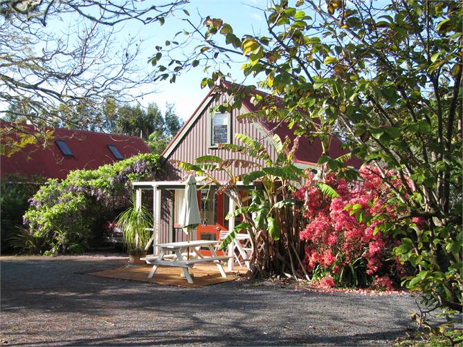 Keri Country Cottage in spring