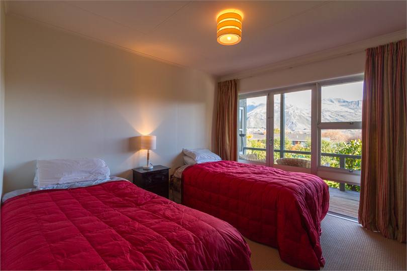 Bedroom 2 with 2 single beds