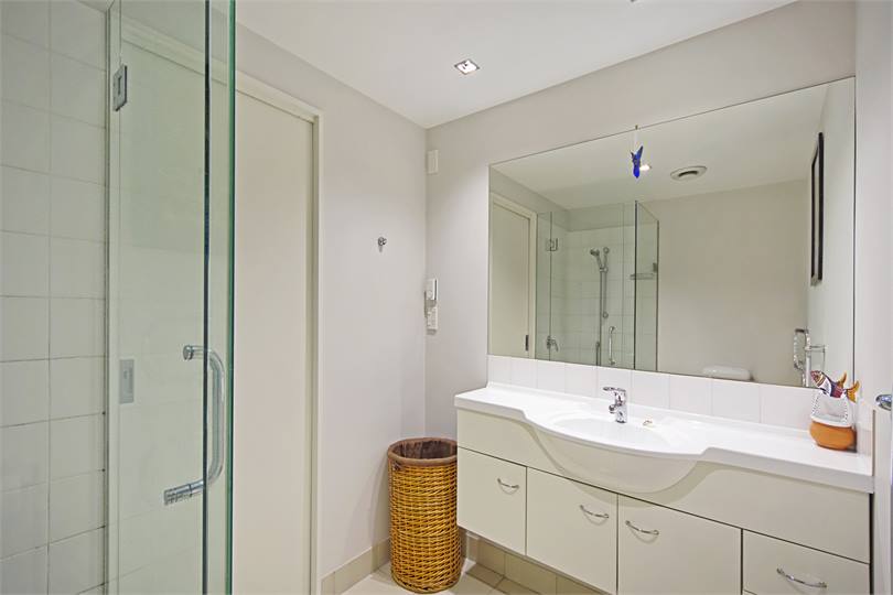 Master ensuite Bathroom with Shower, Toilet & Vani