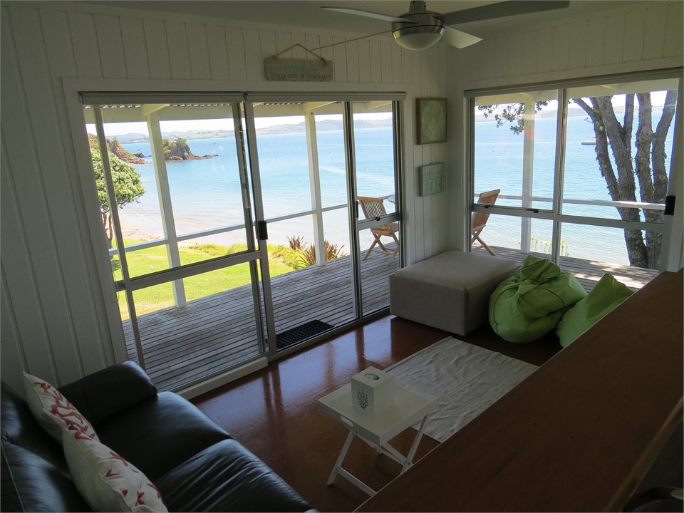 Living room has TV, DVD BT sound