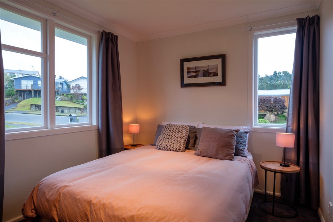 Queen Bedroom - Main House