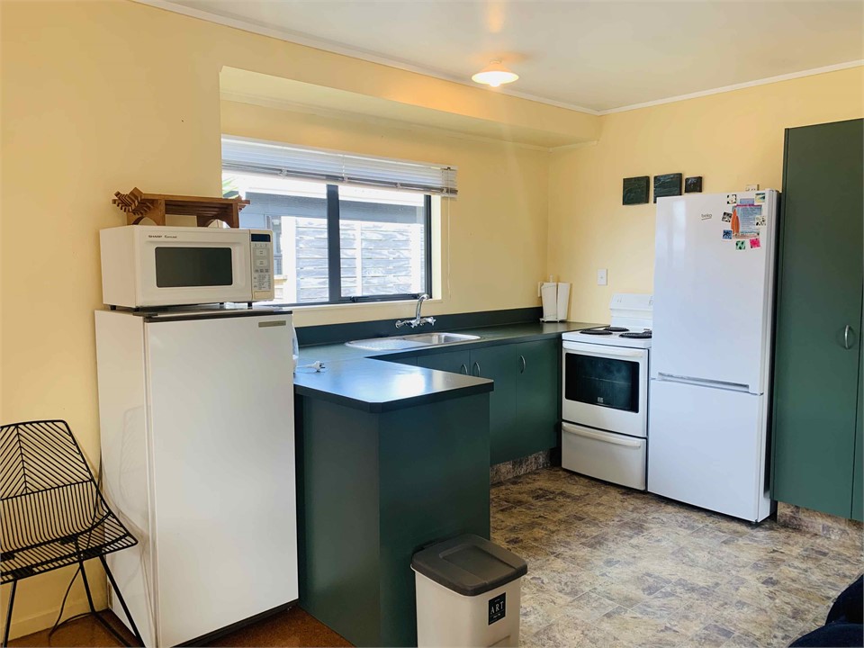 Barbara Ave Beach House - Kitchen area