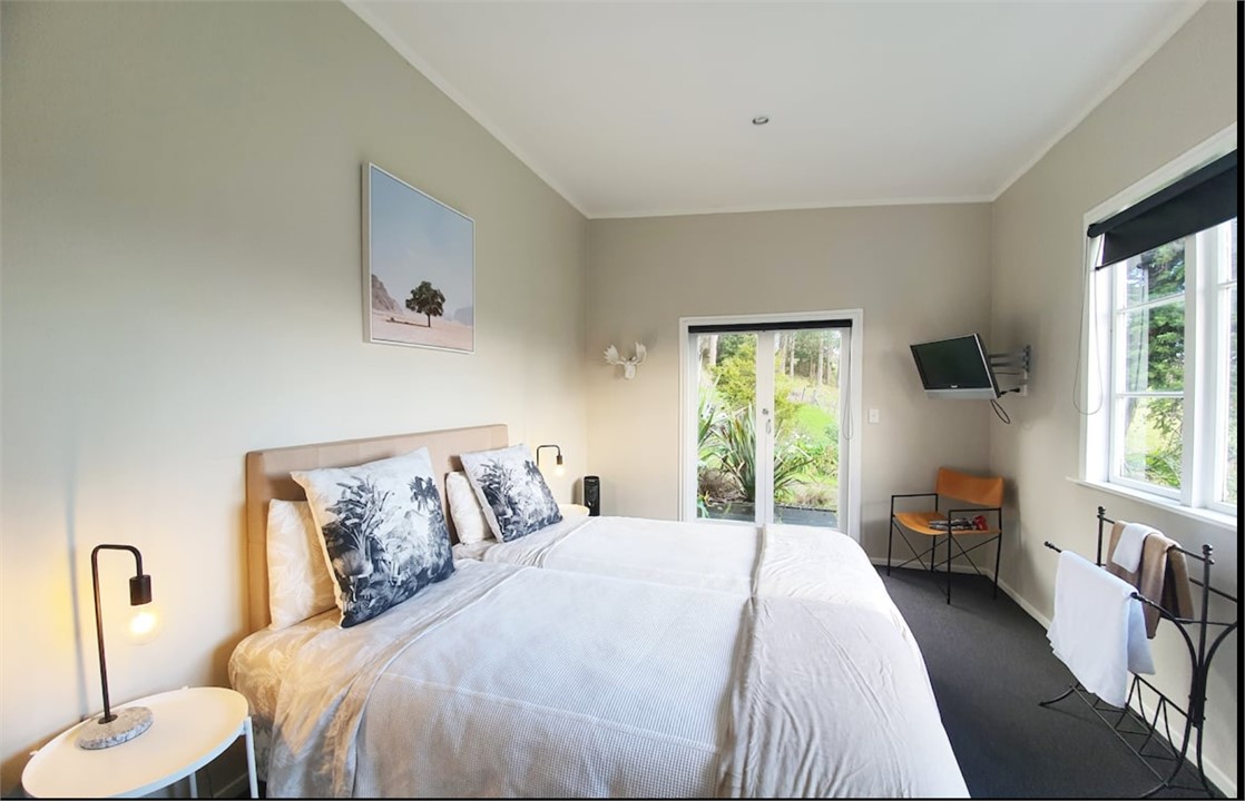 Front double room with 2 single beds