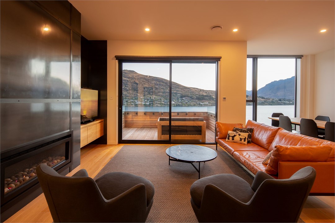 Queenstown Remarkable Lake & Mountain Views Frankton Villa for rent