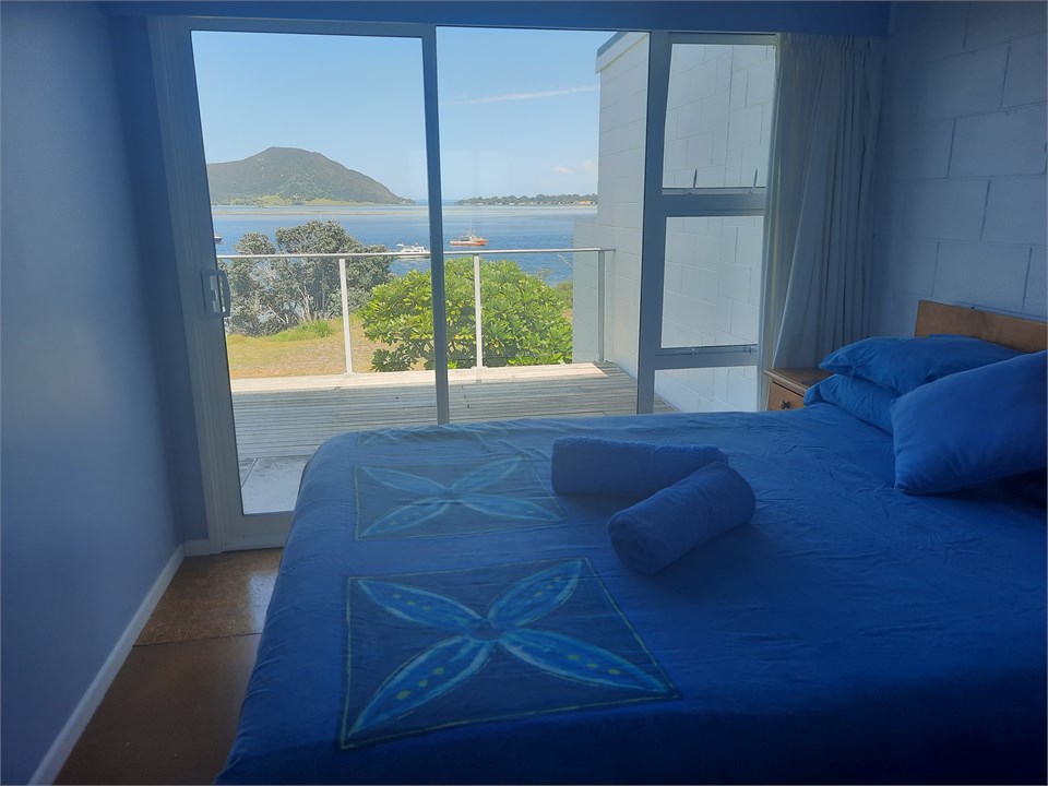 Main bedroon queen upstairs