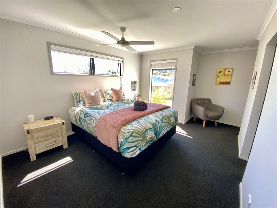 Bedroom 5 - Master bedroom, King bed