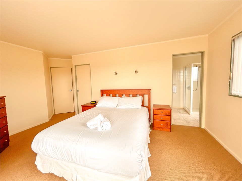 Master Bedroom - King bed with ensuite