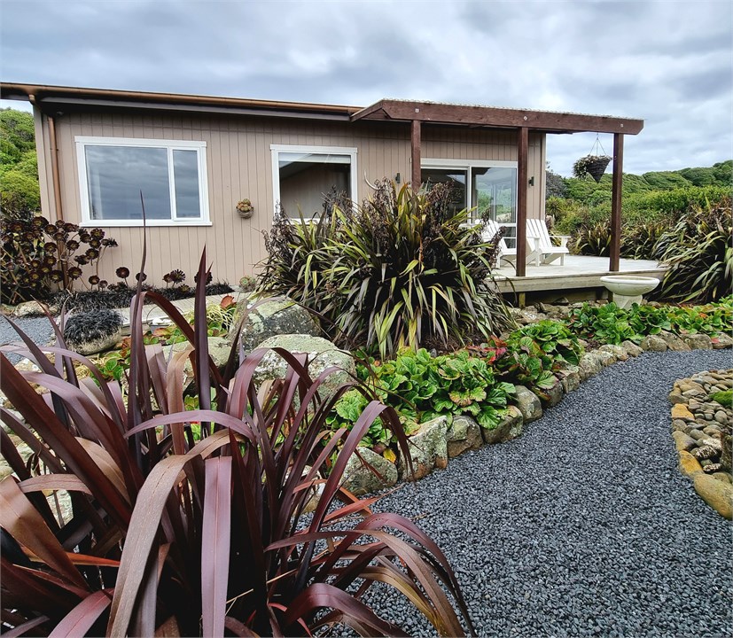 Front view & garden of Crib