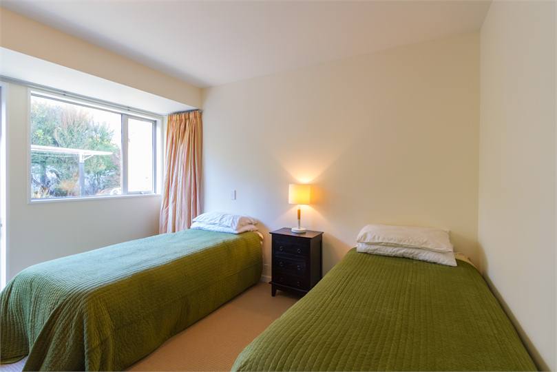 Bedroom 3 with 2 king single beds