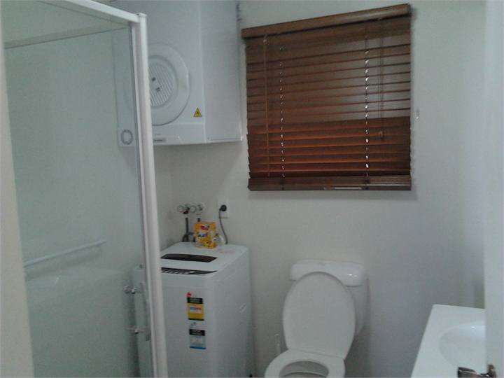 bathroom villa Popoi