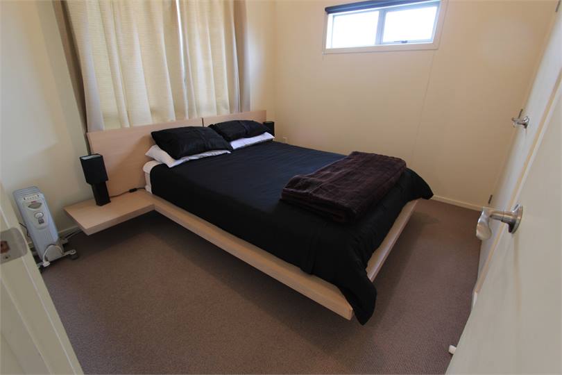 Second bedroom. Queen size bed.