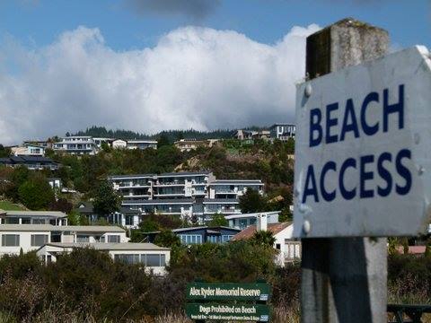 Apartment from beach sign