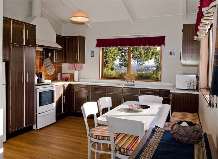 Open plan Kitchen and breakfast seating